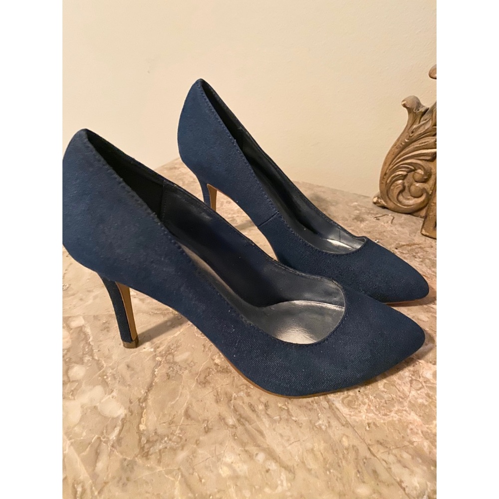 Jean Pumps - Picture 2 of 3